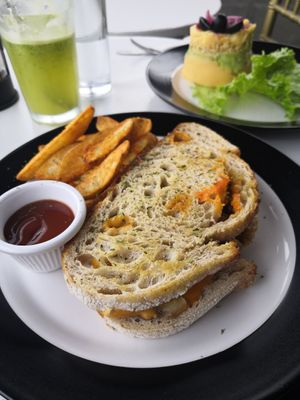 Cheese sandwich at De Aca in San Jose