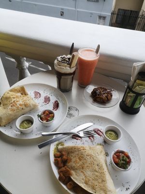 Quesadillas, milk shake Oreo and cookie at De Aca in San Jose