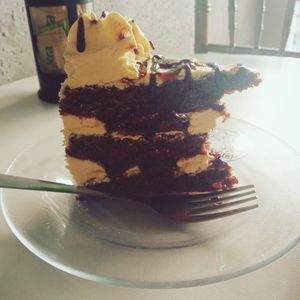 Cocolate/caramel cake 🤤 For once it wasn't me eating the food before taking the picture , I got it on ke this😅 at De Aca in San Jose