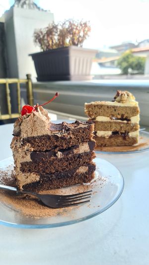 Mocca-Cake (left), carrot cake (right) - both are rich and super sweet at De Aca in San Jose