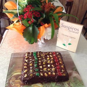 postres caseros de chocolate y zanahoria at Suspiros de Sefarad in Malaga