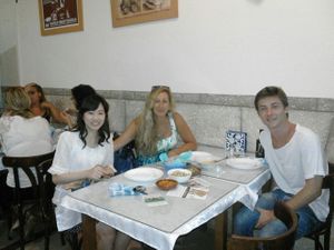 Los clientes del mundo, siempre felices at Suspiros de Sefarad in Malaga