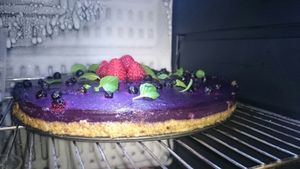 Blueberry raw cake at Pikuleca in Pula