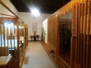 Interior of a la carte restaurant above the Su Qing Chun Vegan buffet. at Sù QīngChún 素清纯 - Shixin S Rd in Hangzhou