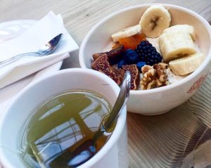 Vegan Breakfast: Mint Tea and Oatmeal at Le Pain Quotidien - Mall of the Emirates in Dubai