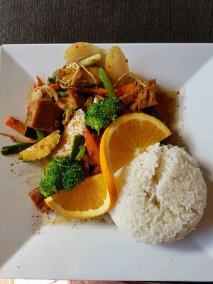ginger stir fry at Bangkok Happy Bowl in Koloa