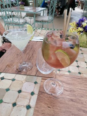 Heerlijke, masr zeer dure cocktails at Aubergine in Ibiza