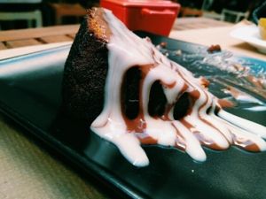 Bizcocho de chocolate blanco y nueces :) at Organic's in Sevilla