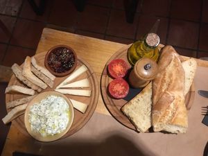 Tzatziki (vegetarian) + pan con tomate  at Lua in Cadaques
