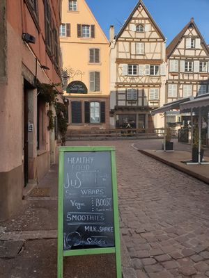 Sign outside at 100% Le Bar a Jus in Colmar