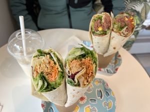 Le vegetal wrap, texan wrap, noisette (hazelnut) milkshake  at 100% Le Bar a Jus in Colmar