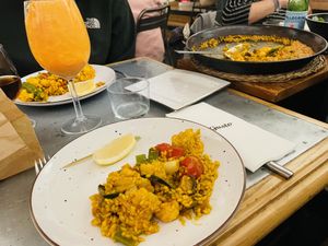 Then they leave the pan for you for seconds   at Gusto Ristobar in Sevilla
