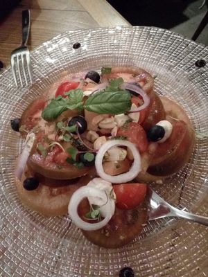 tomatoes with berries and vegan ricotta at Gusto Ristobar in Sevilla