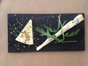 Tabla de quesos at Arc Iris - Gran Via Carles in Barcelona