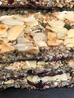 Barre de céréales Raw & Gluten free at Eat Me by L'Inattendu-e in 