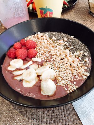 Vegan acai bowl  at Eat Me by L'Inattendu-e in 