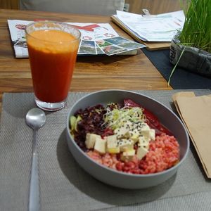 Buddha bowl and Power-Smoothie at Eat Me by L'Inattendu-e in 