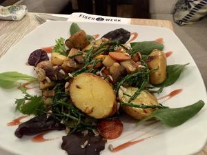 Kartoffel-Gemüse Pfanne mit Salzwiesengrass at Fischwerk in Norderney