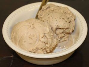 Vegan ice cream - earl grey with dark choclate and hazelnut at Slatka Tvornica Medenko in Zagreb