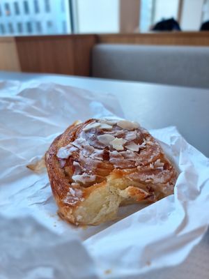 Frangipanne koek (almond) at Bakkerij Goeiemorgen in Berchem