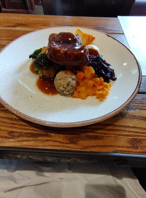 Vegan Sunday Roast 😋 at Anglesey Arms in Menai Bridge