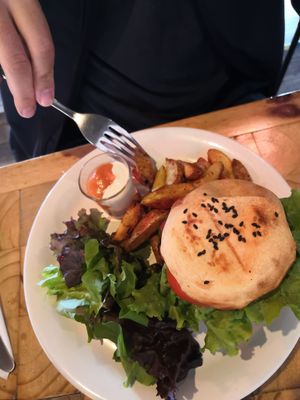 Burger with portobello mushroom at Tandana in Quito
