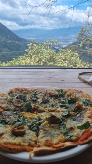 Chorizo and caramelised onion pizza at Tandana in Quito