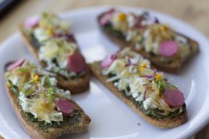 Brusquetta with macadamian cheese (vegan) at Tandana in Quito