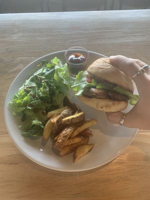hamburguesa de portobello con papas fritas at Tandana in Quito