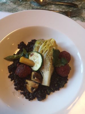 Belugalinsen mit Falafel und Gemüse at Wohlfuhlhotel Goiserer Muhle in Bad Goisern