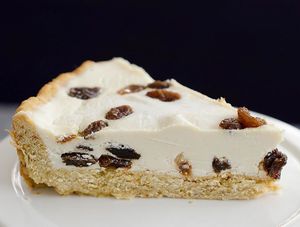 "Cheesecake"
Main ingredients: Cashew, tofu, raisins, dates, honey  at Sara Green in Bucharest