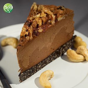 Raw Chocolate Cake
Main ingredients: cashew, sunflower seeds, dates, walnuts, raw bio cacao, raw bio cacao butter at Sara Green in Bucharest