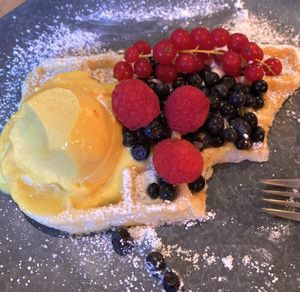 Vegane Waffel mit Mangoeis und Beeren  at Bosek's Salt & Sugar in Wagrain