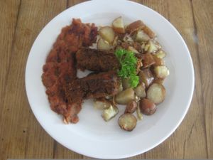 Lunch main course:  lentil loaf, chutney and potatoes at Incruenti in Prague