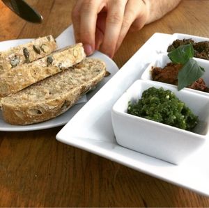Tapas mit hausgemachtem Brot at Incruenti in Prague