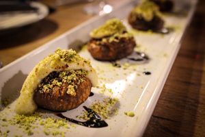 baked figs filled with almonds, cashew cream, pistachios and balsamic reduction at Incruenti in Prague