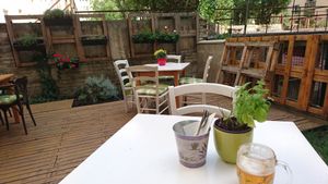 Inneryard seating in summer time at Incruenti in Prague