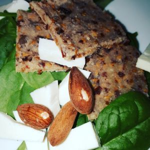 Dehidrated crackers ,cheese and salad at Balde Food & Bar in Biograd Na Moru