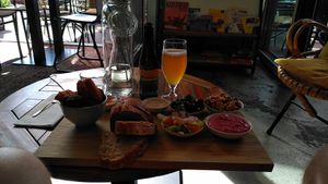 Broeiplaat. Mustard sits behind the bread at BROEI in Utrecht