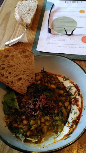 Soep met soya Joghurt, verrassende combinatie at BROEI in Utrecht