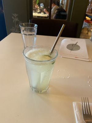 Lemonade with lime and cardamon: tasty and refreshing at BROEI in Utrecht