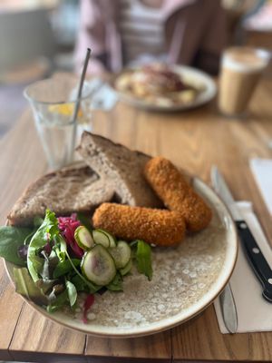 Oyster mushroom kroketten without mayo (€12,50) and the rose lemonade (€3,75). I’m pretty sure they make the kroketten in-house.  at BROEI in Utrecht