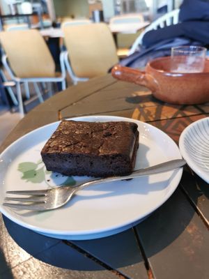 Brownie (okay taste, but more like a chocolate cake and a little bit dry for my taste) at BROEI in Utrecht