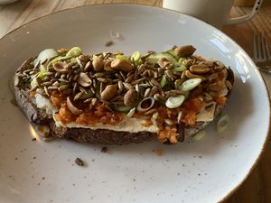 Sourdough bread with kimchi and cream cheese: tasty and mildly spicy at BROEI in Utrecht