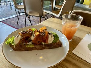 Sandwich wortelzalm (decent, but a bit too sour) and kombucha rhubarb (quite nice) at BROEI in Utrecht