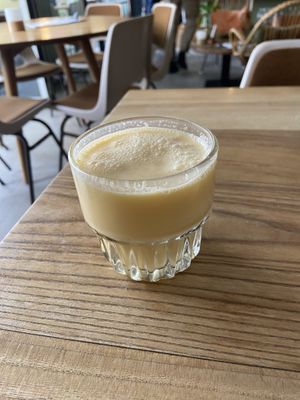 Clementine/coconut smoothie: very tasty and creamy, with a sour kick at BROEI in Utrecht