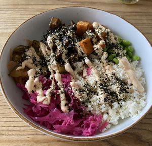 Poke bowl with teriyaki mushrooms and red-lentil tofu: tasty, but quite spicy and sour at BROEI in Utrecht