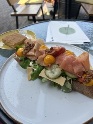 Brood Gezond 11,95€
Boterkoek 4,25€  at BROEI in Utrecht