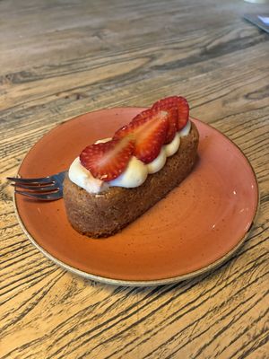 Aardbeienslofje: very tasty and spot-on, but some parts of the dough were slightly too hard at BROEI in Utrecht