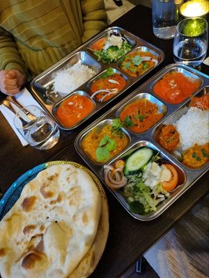 Vegan Thali and Naan bread at Holy Cow - Vasastan in Stockholm